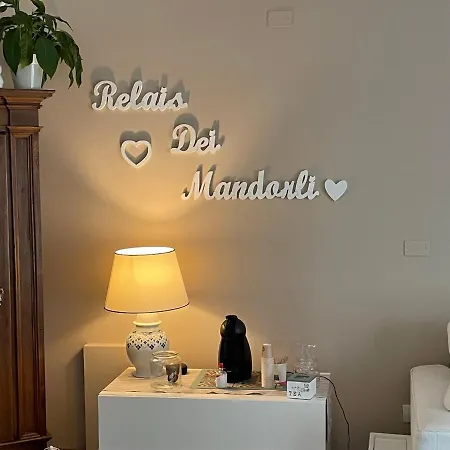 Relais Dei Mandorli 게스트하우스 *